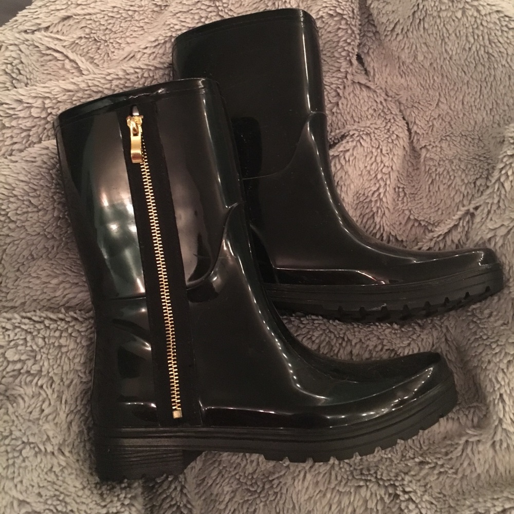 black rain boots